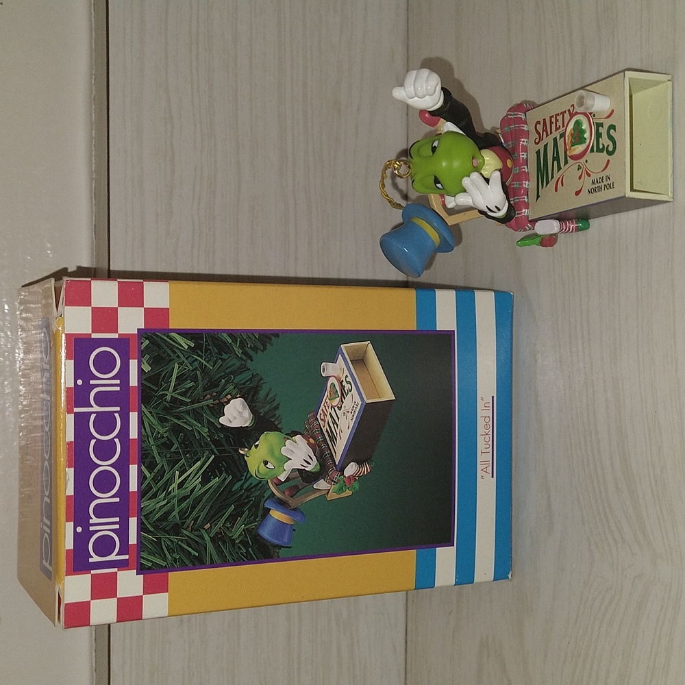 Vintage 1995 Pinocchio Jiminy Cricket "All Tucked In" Ornament Enesco